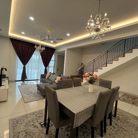 Homestay 3Br Near Setia Alam Шах-Алам Экстерьер фото