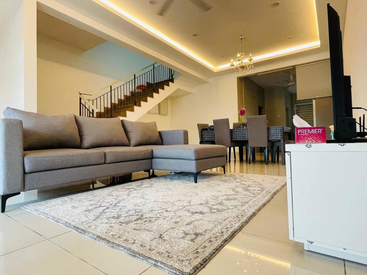 Homestay 3Br Near Setia Alam Шах-Алам Экстерьер фото
